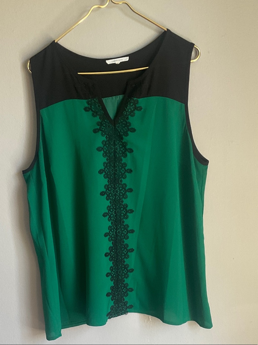 41 Hawthorn Green Sleeveless Lace-Trim Camisole with Black Yoke